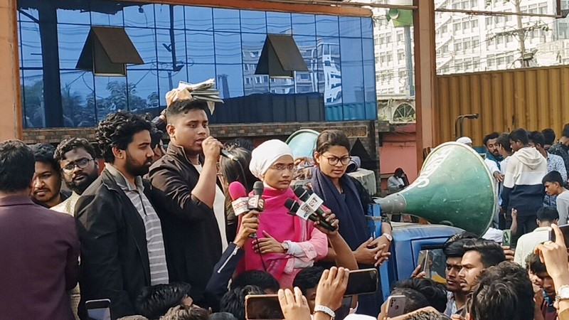 পুলিশ এখনো মামলা বাণিজ্য অব্যাহত রেখেছে : হাসনাত আব্দুল্লাহ