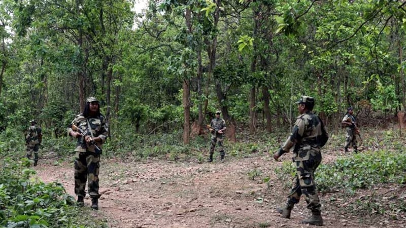 সাতসকালে বন্দুকযুদ্ধ, ভারতীয় দুই সেনাসহ নিহত ১৪