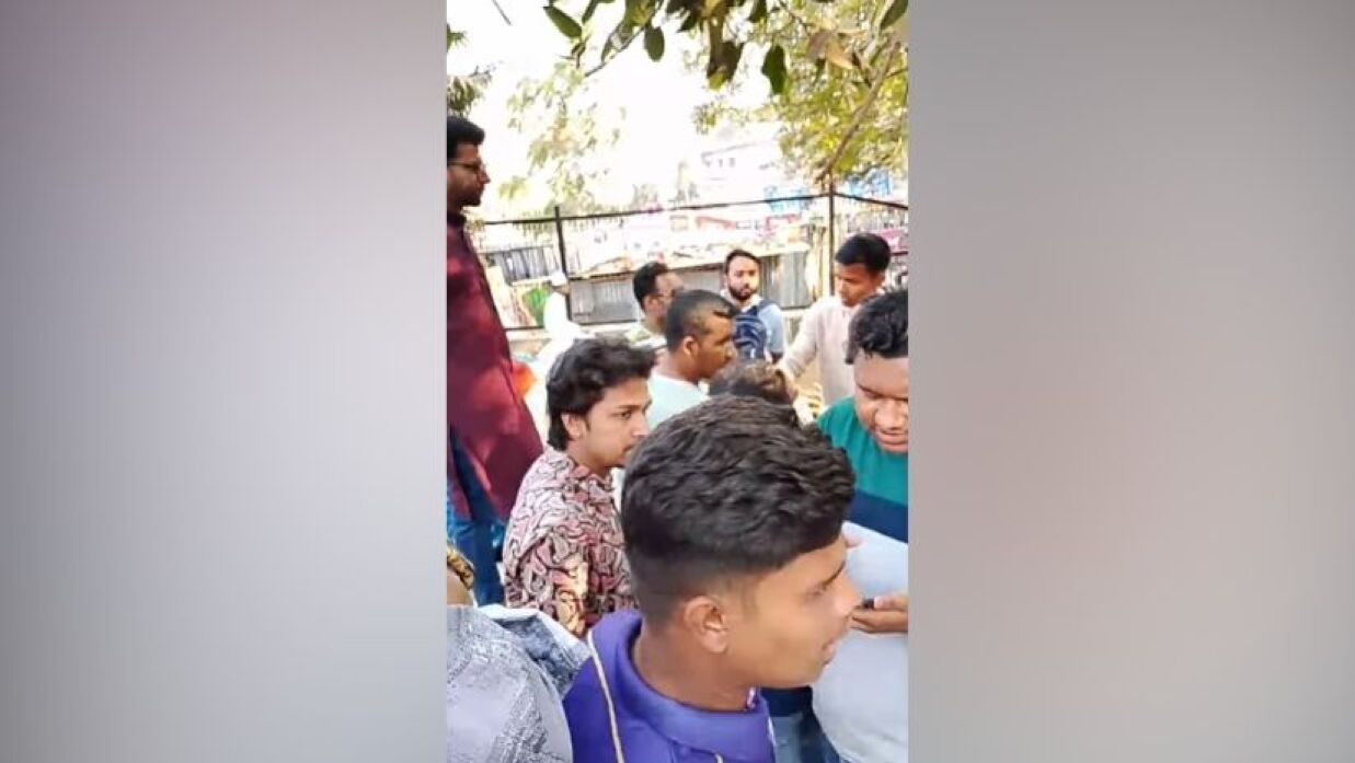 আটক ছাত্রলীগ কর্মীকে ছাড়াতে গেলেন জবির ২ ছাত্রদল নেতা