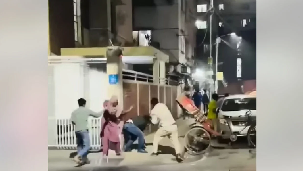 উত্তরায় স্বামী-স্ত্রীর উপর হামলা, ধোলাই দিয়ে হামলাকারীদের পুলিশে দিল জনতা