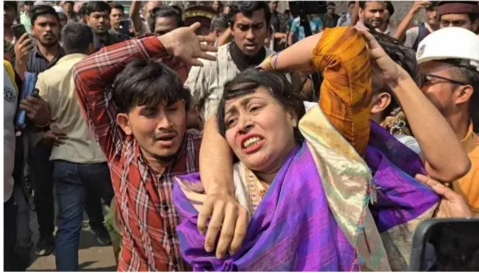 ধানমন্ডিত ৩২ এ এক নারীকে যে কারণে গণপিটুনি