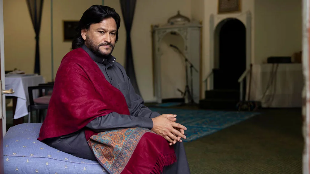 বিশ্বের প্রথম সমকামী ইমাম মুহসিনকে গুলি করে হত্যা