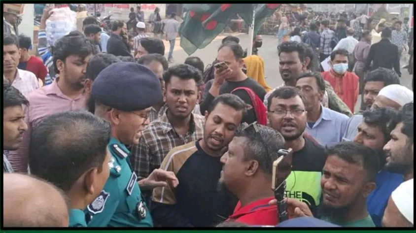 ড. ইউনূস শাহবাগে না আসলে জুলাই হত্যা মামলা প্রত্যাহারের হুঁশিয়ারি শহীদ পরিবারের