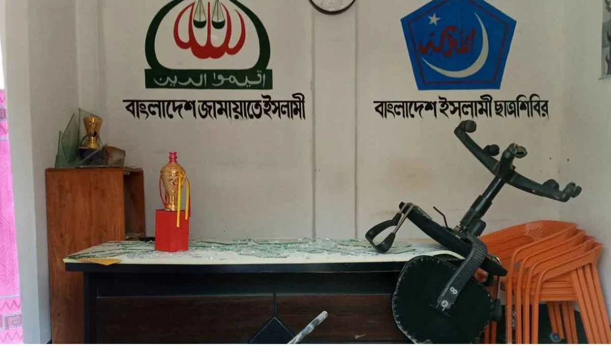 পুড়িয়ে দেওয়া হলো আবু সাঈদের ফেস্টুন, জামায়াতের অফিসে হামলা-ভাঙচুর