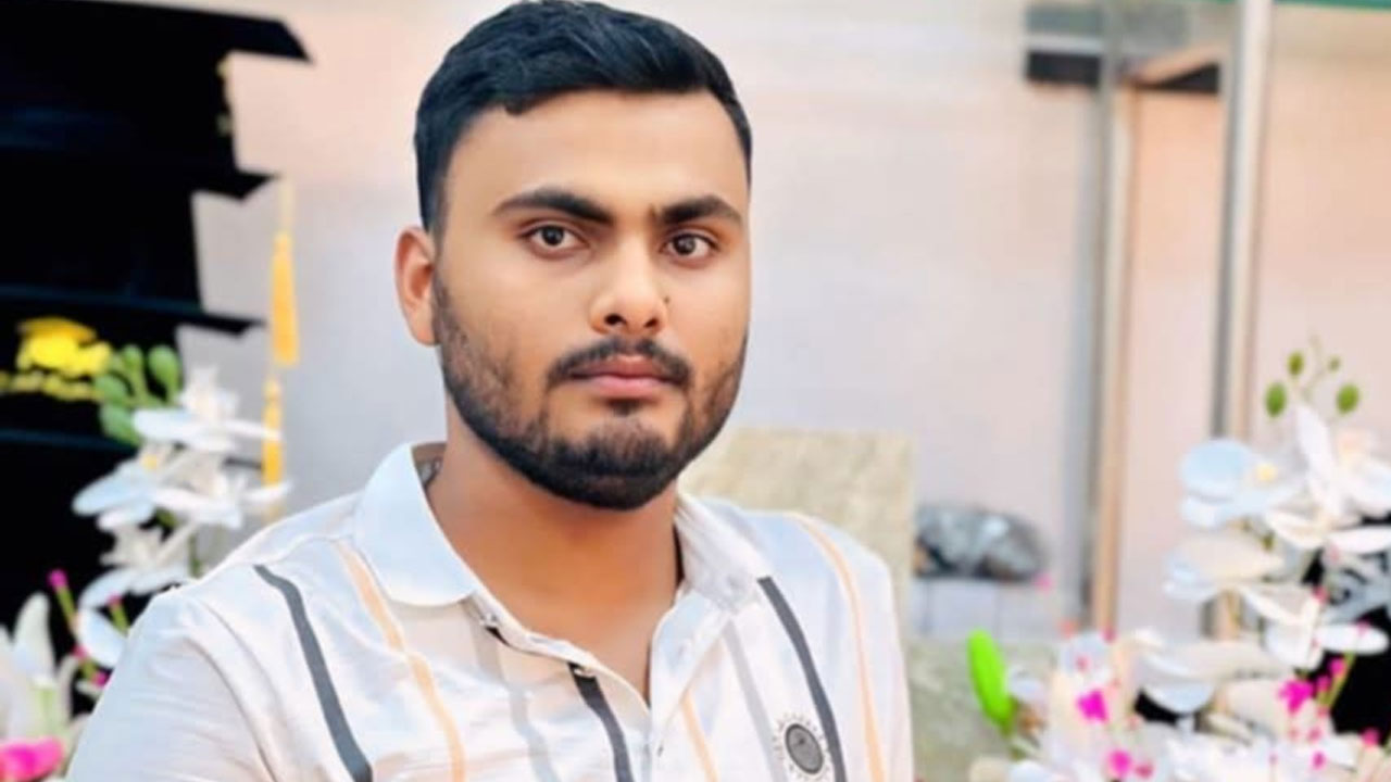 ‘শিবির কোপানো জায়েজ’ লেখা সেই ছাত্রদল নেতার নামে থানায় অভিযোগ