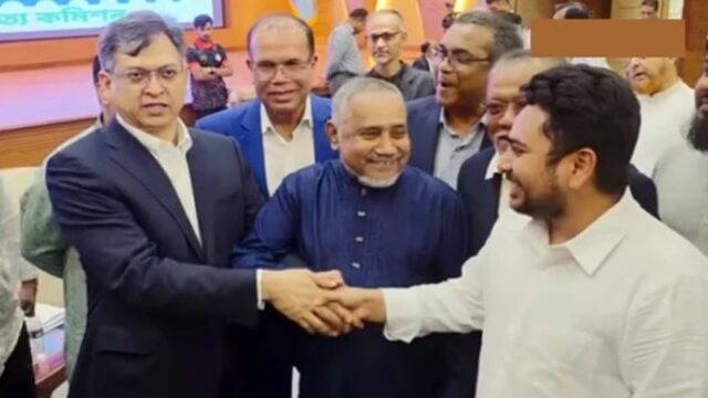 হাতে হাত রাখলেন সালাহউদ্দিন তাহের ও নাহিদ