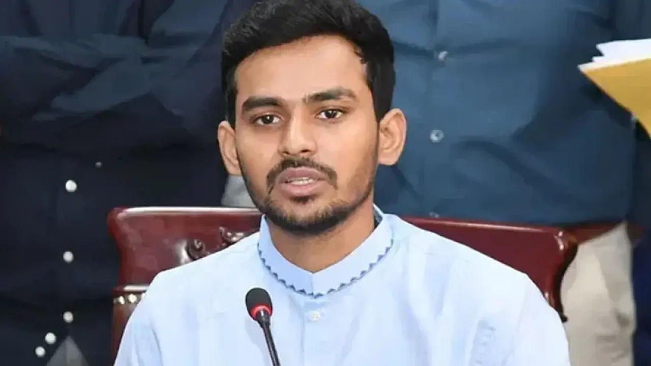 বাড়িতে ১২০০ বস্তা চাল উদ্ধারের খবর প্রচার, কী বললেন উপদেষ্টা আসিফ