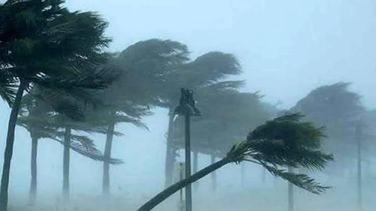 রাতের মধ্যে দেশের ১০ জেলায় ঝড়ের আভাস দিল আবহাওয়া অফিস